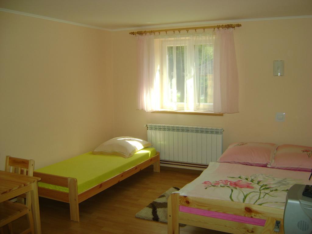 Pokoje Nad Strumykiem W Polanczyku Tel 13- 469 -2257 Luaran gambar